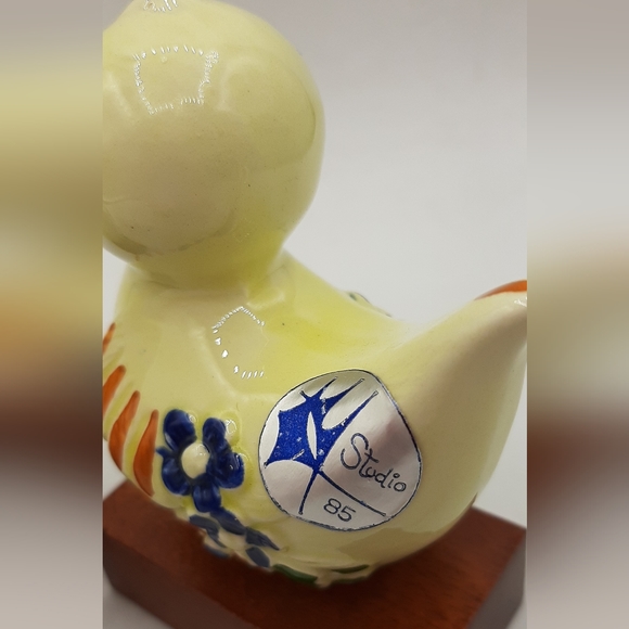 Vintage Studio 85 Pair of Adorable Ceramic Ducks Hand Painted on Wooden Base - Picture 5 of 8